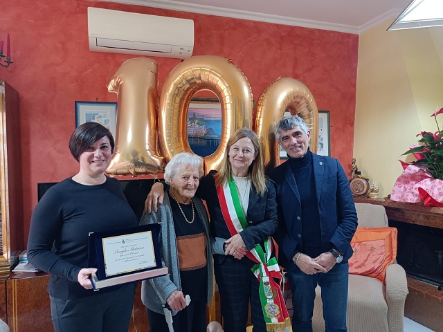 La Città di Ciampino abbraccia la centenaria Angela Matrone